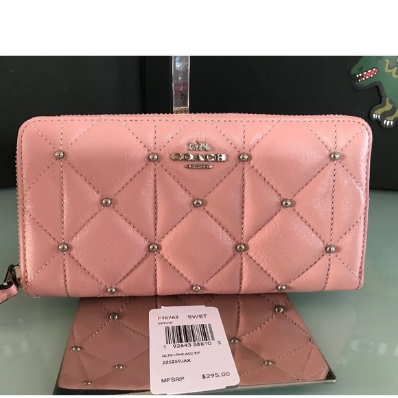 Coach Handbags - XMAS SALE🍁Coach leather stud accordion Zip wallet